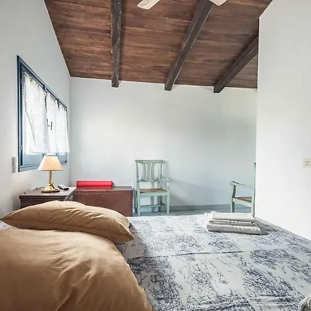 Donkeys And Roses - Casa Dei Nidi